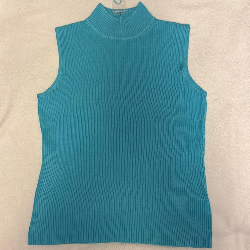Brand new DADA BUCHMAN light blue Sleeveless Sweater Crown Neck Size Large